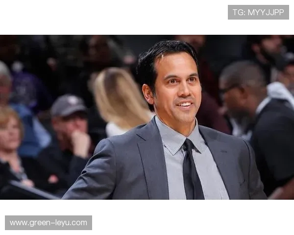 奥拉迪波无球跑动制造防守漏洞，提升球队进攻效率