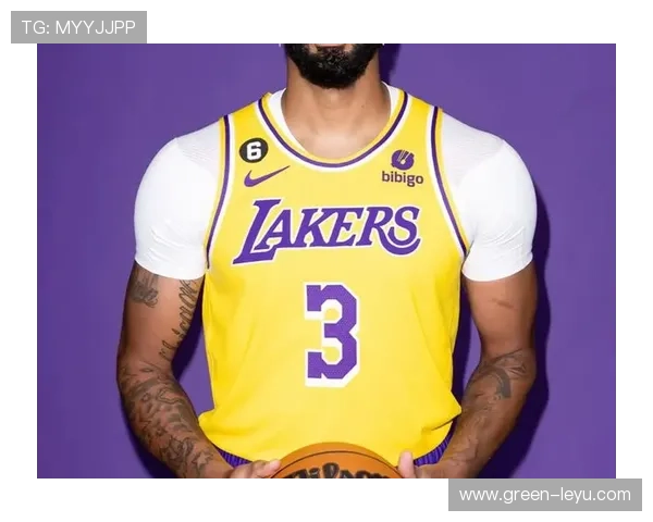 安东尼·戴维斯篮下强攻提升命中率显著，拉开与其他内线的效率差距