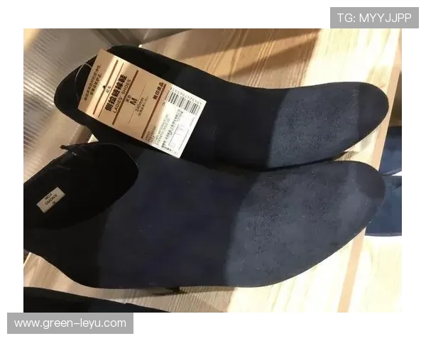 摩根赛场上冷静，裙下生活竟然比咱还爱买买买？