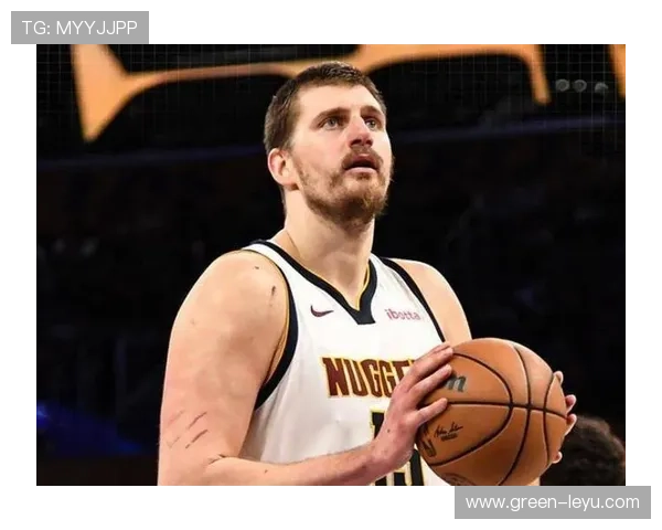 穆雷挡拆联动约基奇，较上季得分效率提升