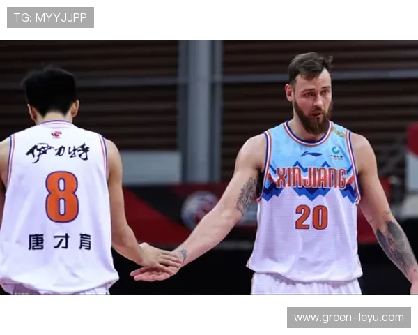 卢尔·邓无球跑动牵制防守，改变对手外线布防策略