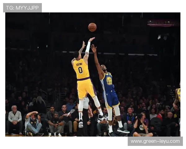 拉贾·朗多挡拆组织提升球队进攻流畅度，助湖人关键时刻掌控节奏